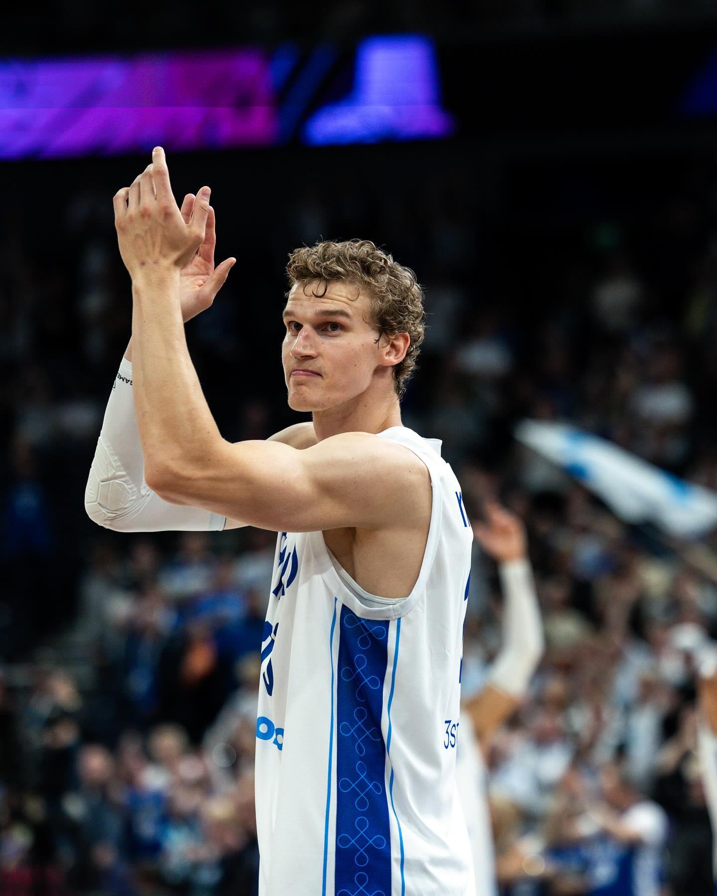 马尔卡宁场 马尔卡宁场