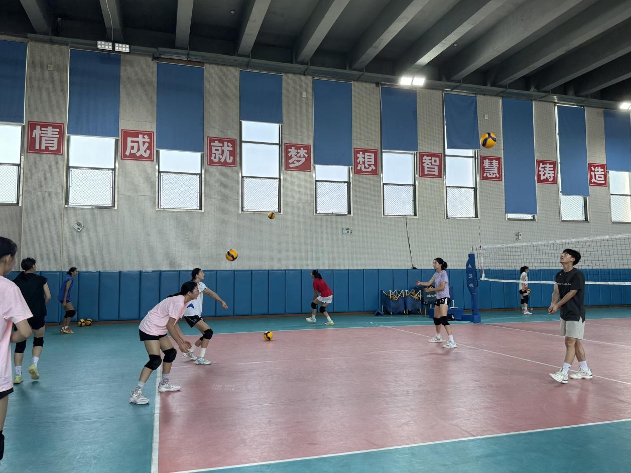 路上追逐梦, 学女排训练 路上追逐梦, 学女排训练