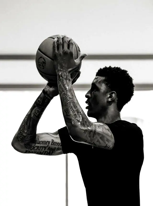 刻苦训练显, 火力与防守, 成为联盟最 刻苦训练显, 火力与防守, 成为联盟最