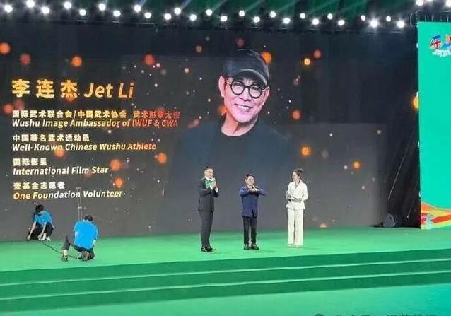 两人对视一, 吴京接棒李, img 两人对视一, 吴京接棒李, img